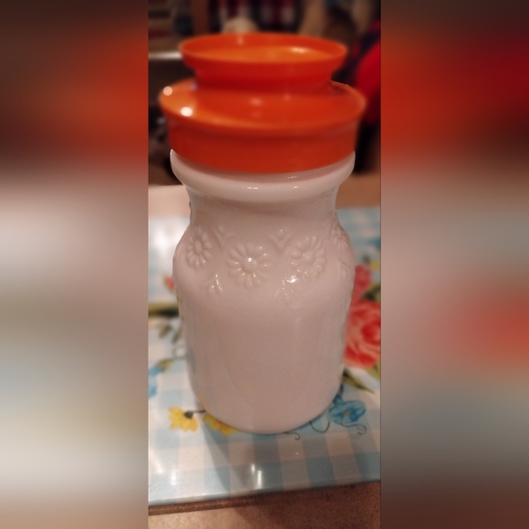 Kitchen Vintage Milk Glass Coffee Container With Pressed Daisies